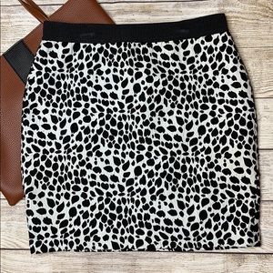Ann Taylor size 12 black/white animal prin…